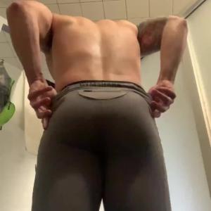 Preview thumbnail for Ass is too big for leggings image