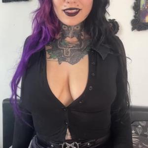 Preview thumbnail for ❤️ $3 OF ❤️Your big titty English goth girlfriend is waiting for you😈 Weekly full length vids FREE❤️ FREE B/G AND DICK RATE when you join❤️😈&lt;3 5 YEARS OF CONTENT INCLUDED😈❤️x image