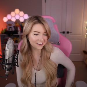 Preview thumbnail for Dizzykitten 's hair is so long and beautiful 😍 image