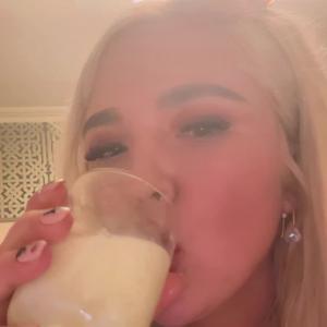 Preview thumbnail for karina start to drink her glass of cum. 1st part. image