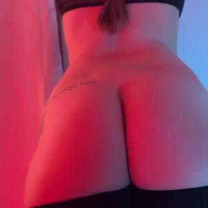 Preview thumbnail for (f) close up booty 🍑 image