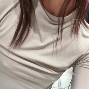 Preview thumbnail for Get to Causeway Bay H&amp;M and come into this change room with me - I need you to help me decide if I should get this shirt ;)