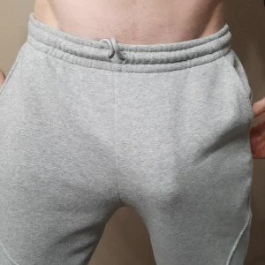 Preview thumbnail for It's grey sweatpants season [M] image